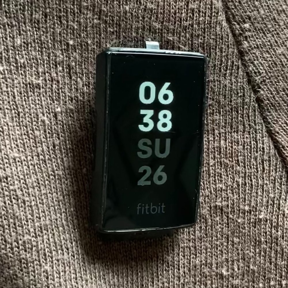 Fitbit Charge 4 (Broken Parts)